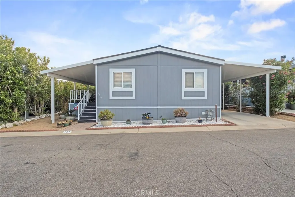 5200 Entrar Drive 124, Palmdale, CA — listing photo 1