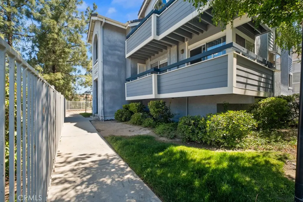 26974 Flo Ln 303, Canyon Country, CA — listing photo 1
