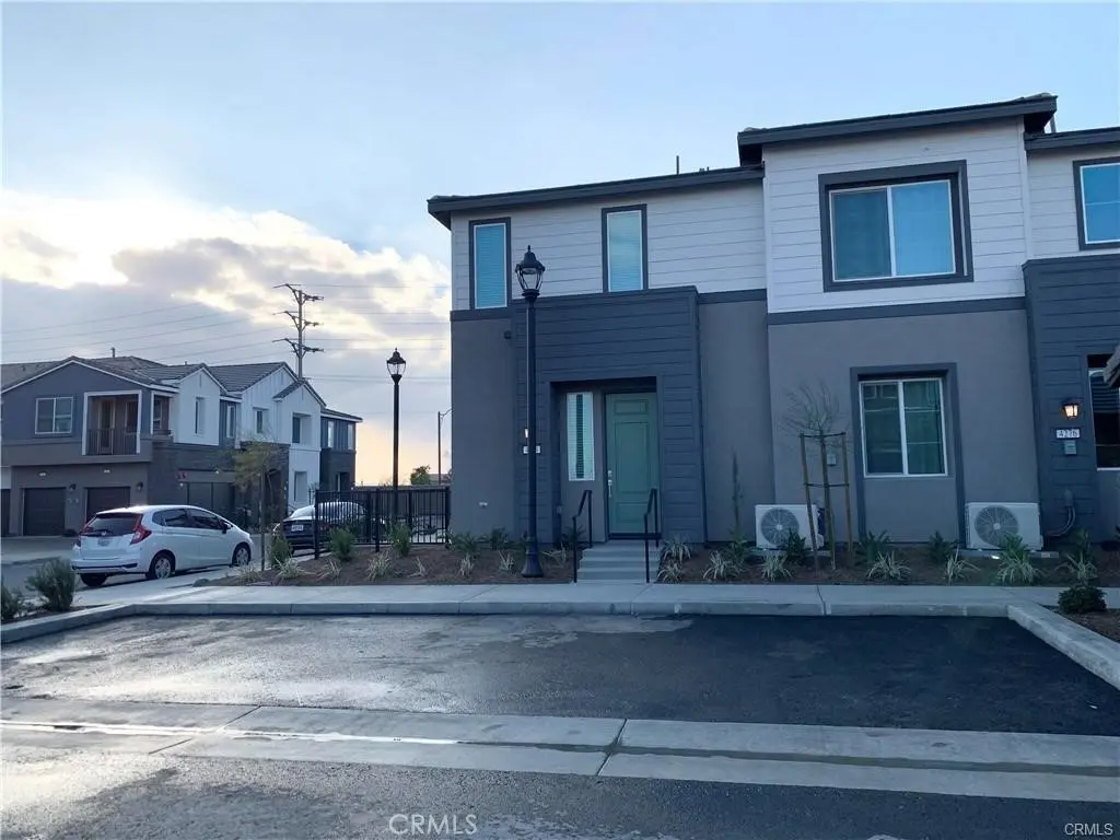 Condominium for rent at 4274 S Montoya Paseo, Ontario, CA featuring 3 beds and 3 baths