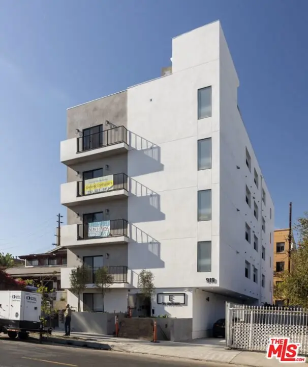 Residential Lease for rent at 919 Harvard Boulevard 101, Los Angeles, Los Angeles County, CA and 1 bath