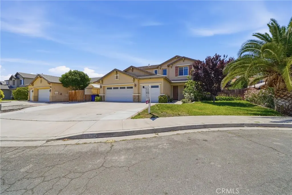 13825 Hawk Court, Victorville, CA — listing photo 1