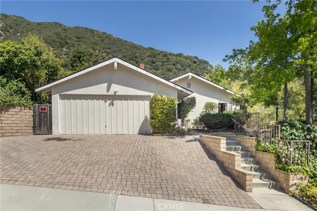 Single Family Residence for sale at 2115 Normanton Drive, La Canada Flintridge, CA featuring 3 beds and 2 baths