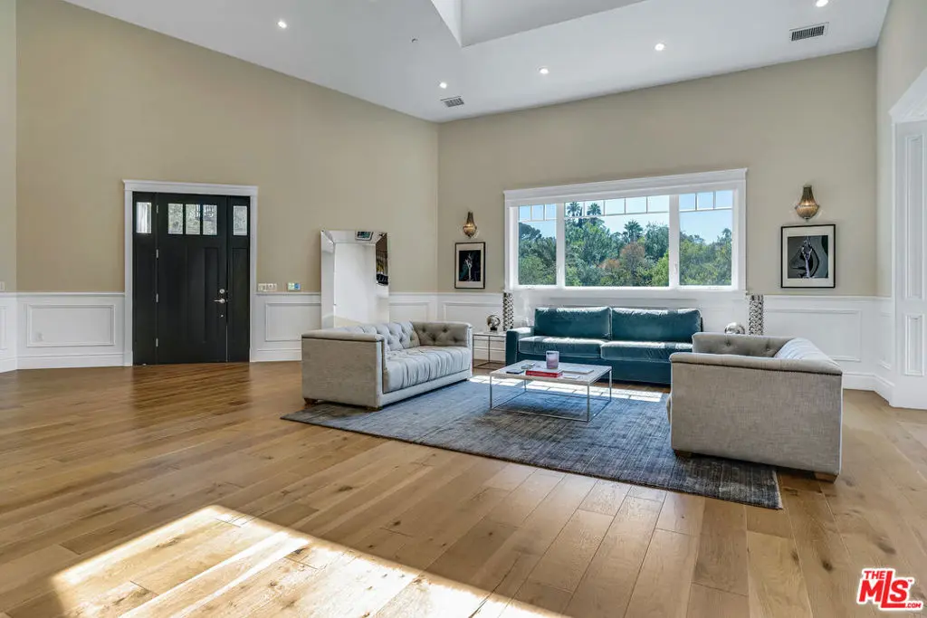 19633 Wells Drive, Tarzana, CA — listing photo 1
