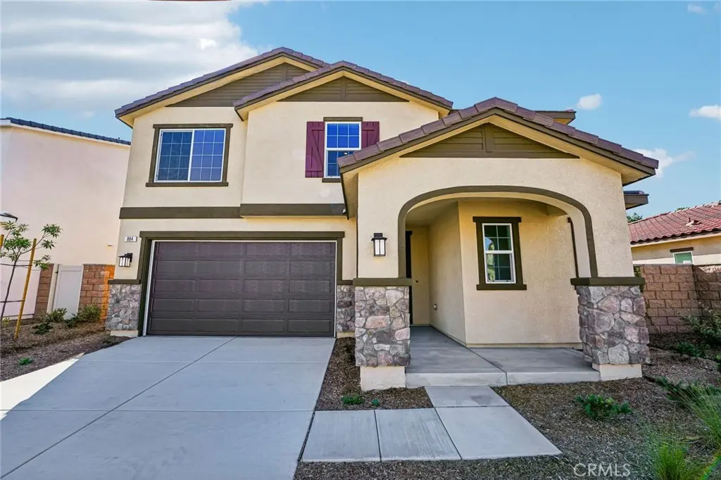 Single Family Residence for sale at 884 Porta Marina Lane, Lake Elsinore, CA featuring 3 beds and 3 baths