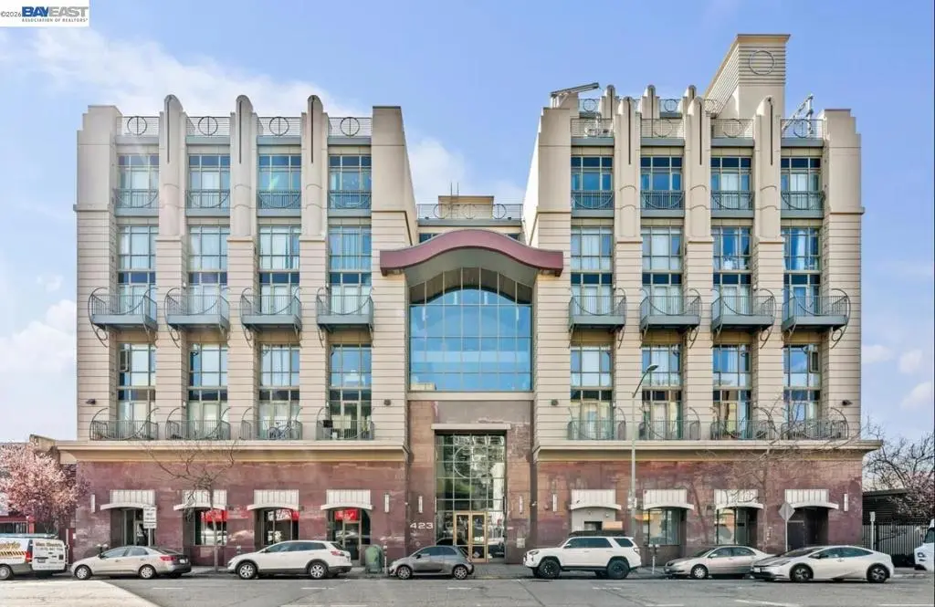 Condominium for sale at 423 7Th St 208, Oakland, CA featuring 2 beds and 1 bath