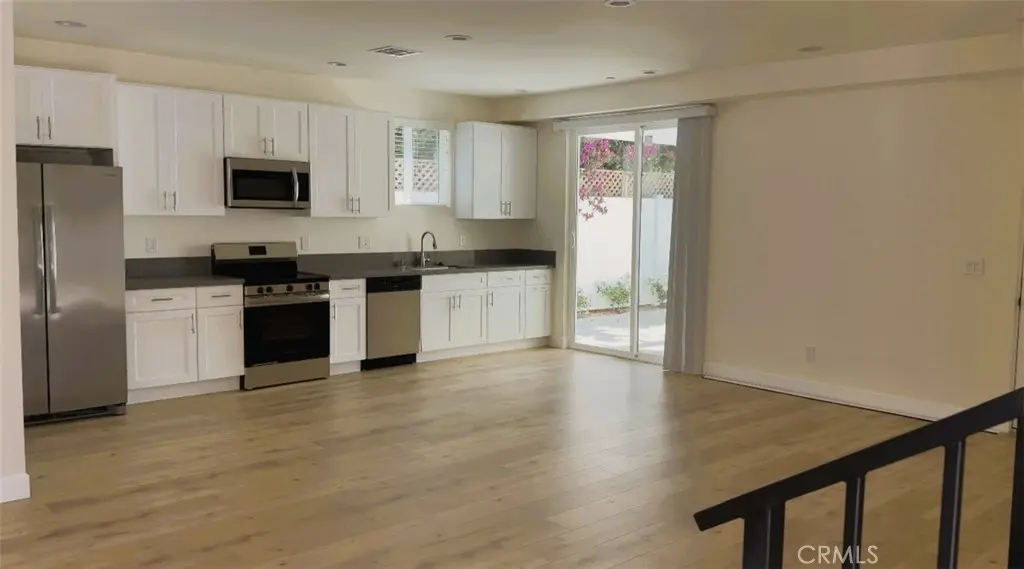 6851 N De Celis Place, Van Nuys, CA — listing photo 1
