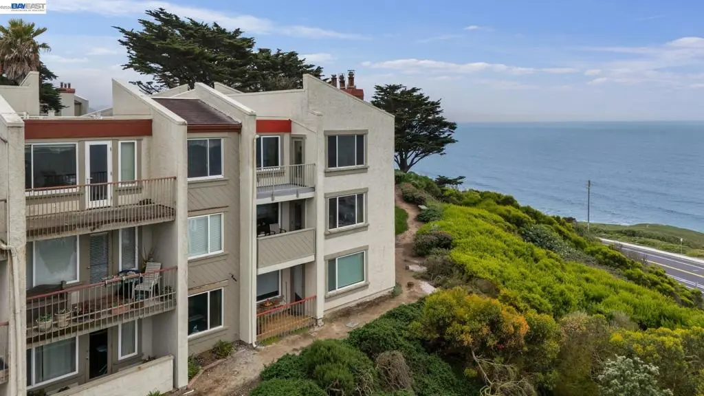 Condominium for sale at 5003 Palmetto Ave 83, Pacifica, CA featuring 2 beds and 2 baths