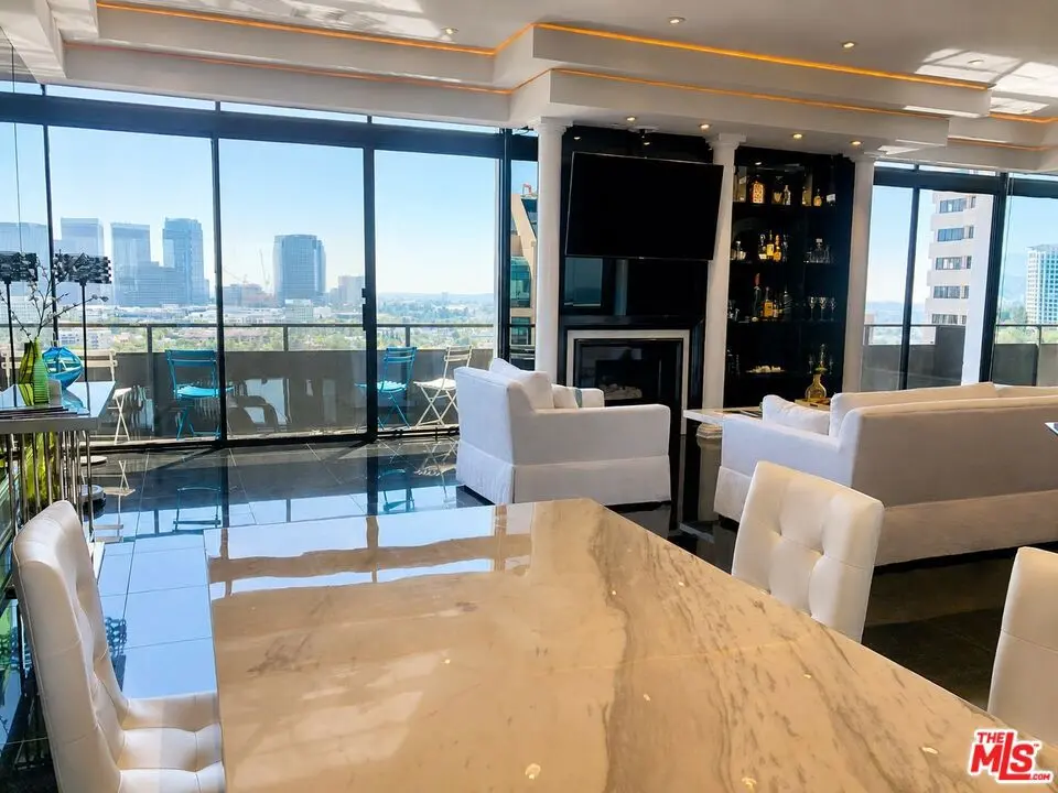 Residential Lease for rent at 10535 Wilshire Boulevard PH1, Los Angeles, Los Angeles County, CA featuring 1 bed and 2 baths