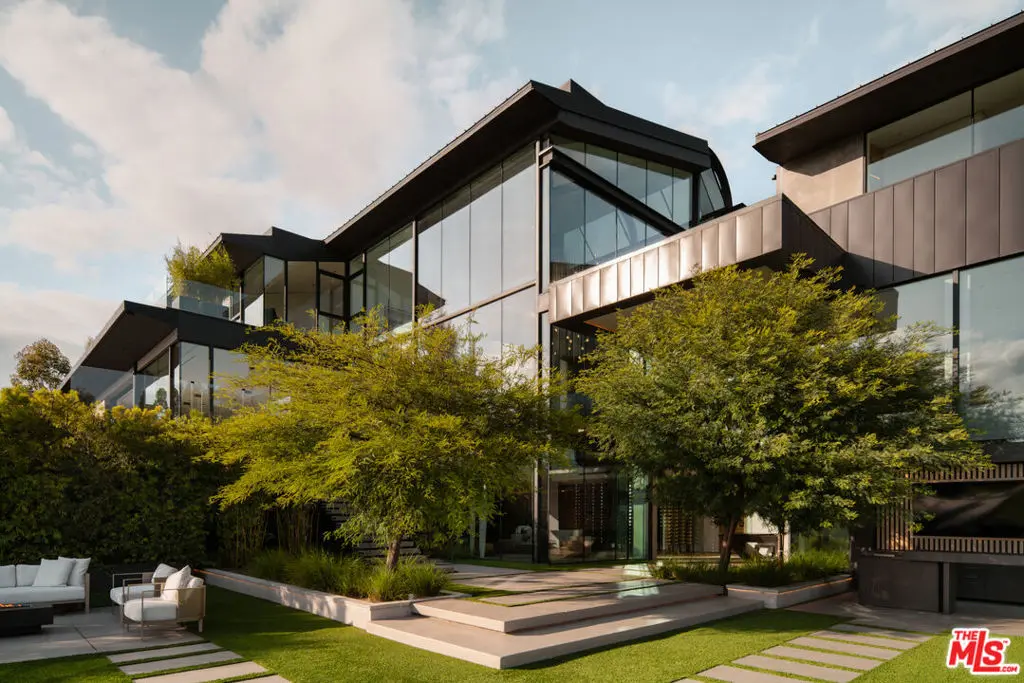 Residential Lease for rent at 1853 Bel Air Road, Los Angeles, Los Angeles County, CA featuring 9 beds and 13 baths