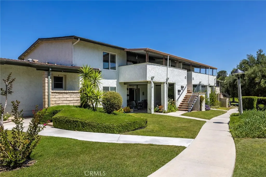 19716 Avenue Of The Oaks, Newhall, CA — listing photo 1
