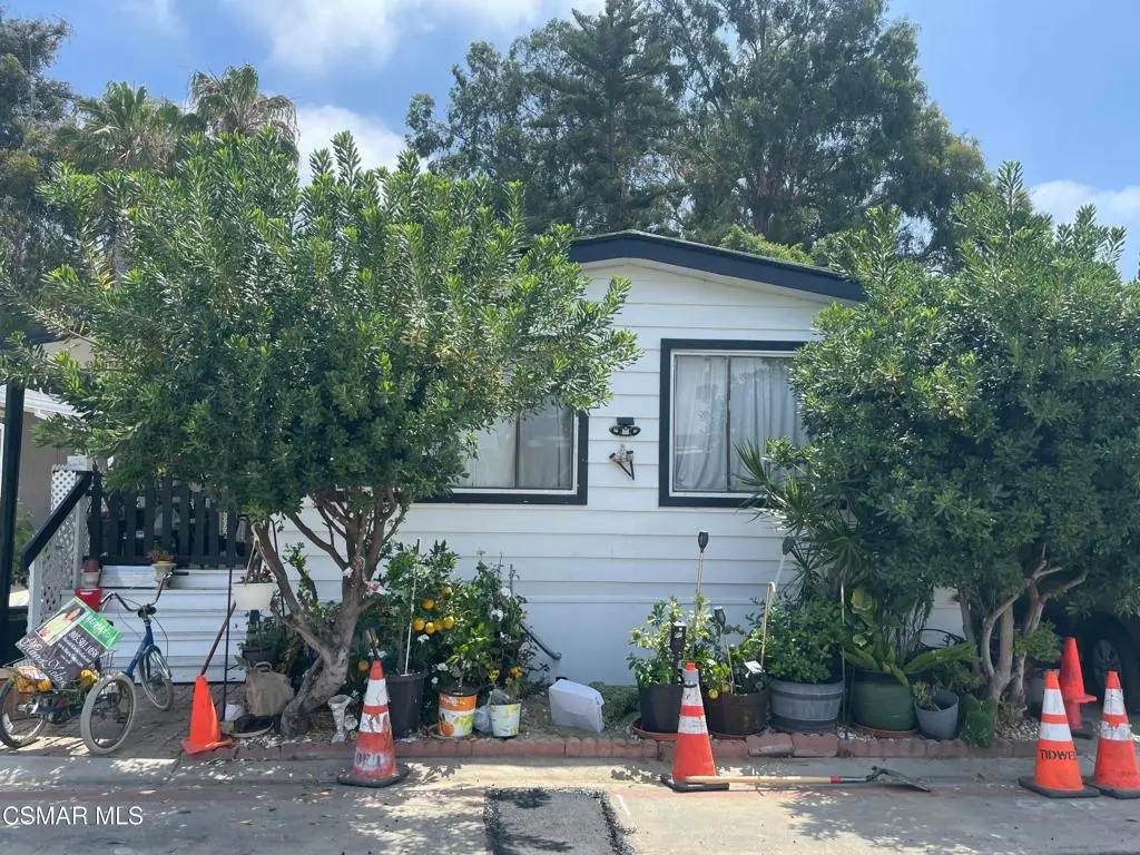 Manufactured In Park for sale at 17 Via Rosal, Camarillo, CA featuring 3 beds and 2 baths