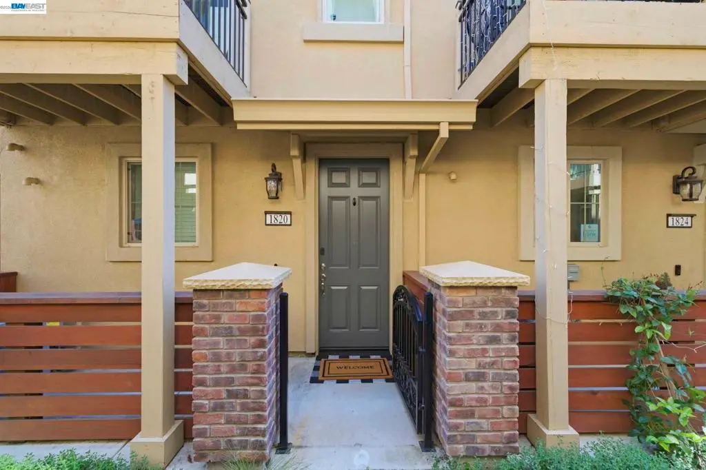 Townhouse for sale at 1820 Enclave Pl, Concord, CA featuring 3 beds and 3 baths