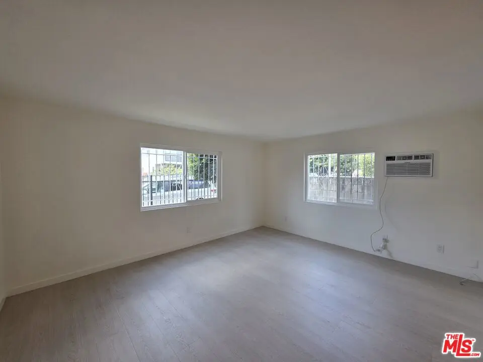 Residential Lease for rent at 912 N RIDGEWOOD Place 2, Los Angeles, Los Angeles County, CA featuring 2 beds and 1 bath