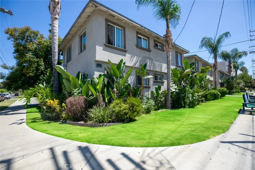 15455 Vanowen, Van Nuys, CA — listing photo 1