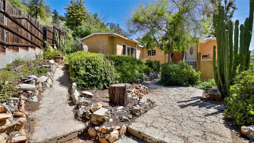10058 Sunland Boulevard, Sunland, CA — listing photo 1