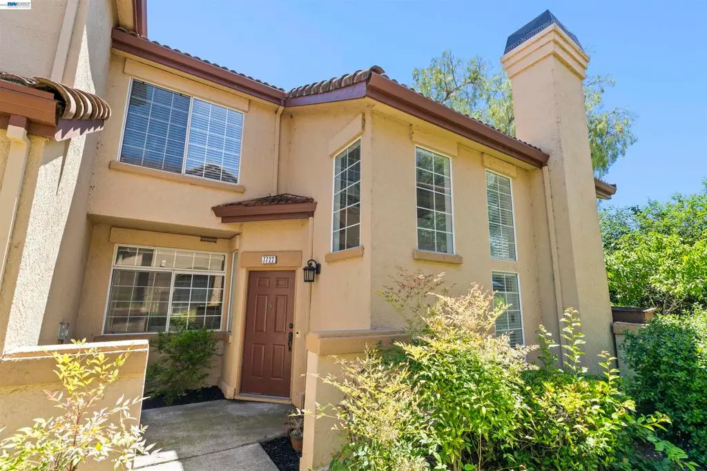 Condominium for sale at 7722 Chantilly Dr, Dublin, CA featuring 3 beds and 2 baths
