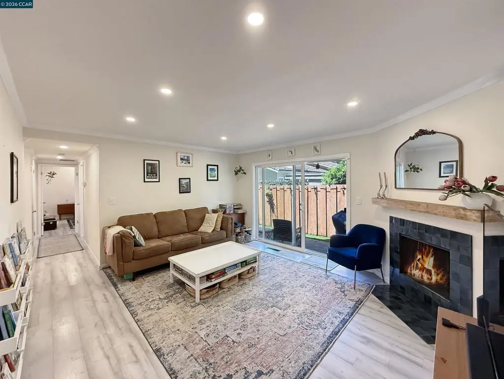 Condominium for sale at 2548 Jones Rd 10, Walnut Creek, CA featuring 2 beds and 1 bath