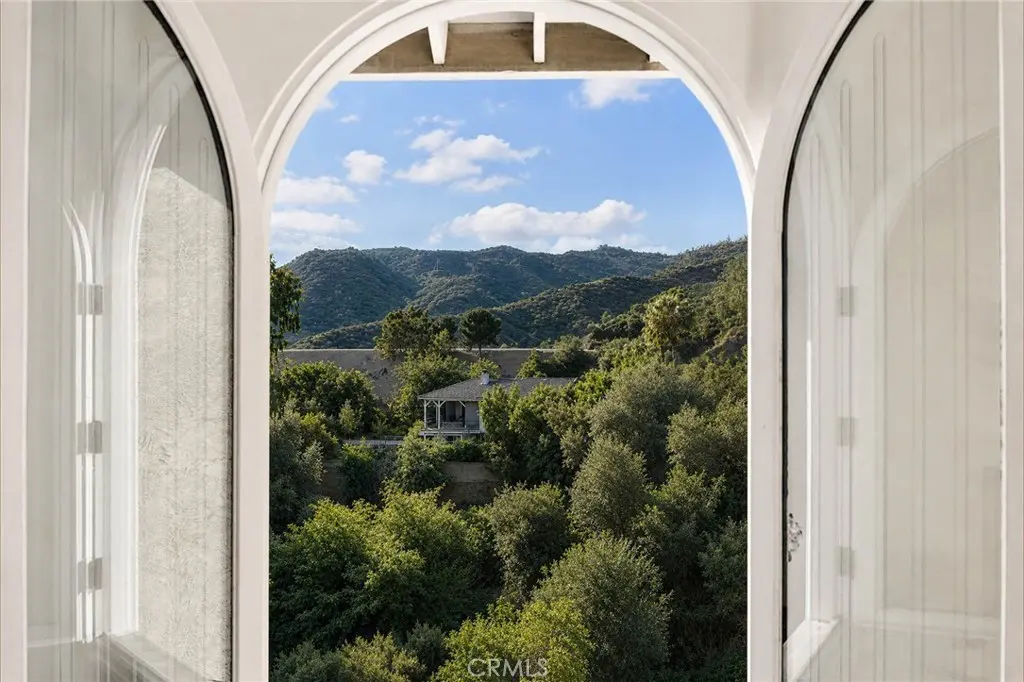 Single Family Residence for sale at 411 Woodcliffe, Pasadena, CA featuring 3 beds and 3 baths