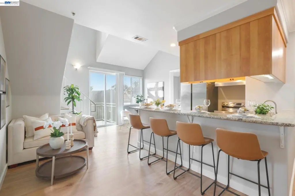 2330 University Ave 330, East Palo Alto, CA — listing photo 1