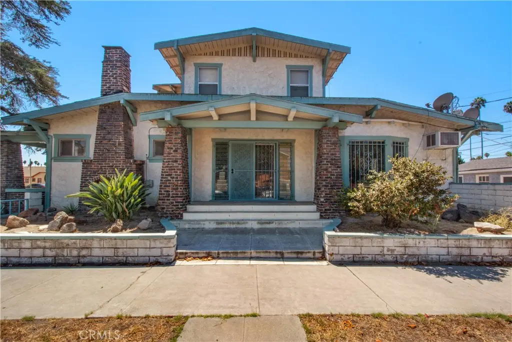 Single Family Residence for sale at 4301 Arlington Ave., Los Angeles, CA featuring 3 beds and 2 baths