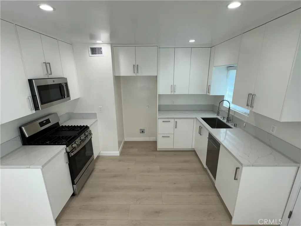 Residential Lease for rent at 1206 E Harvard Street A, Glendale, Los Angeles County, CA featuring 2 beds and 2 baths