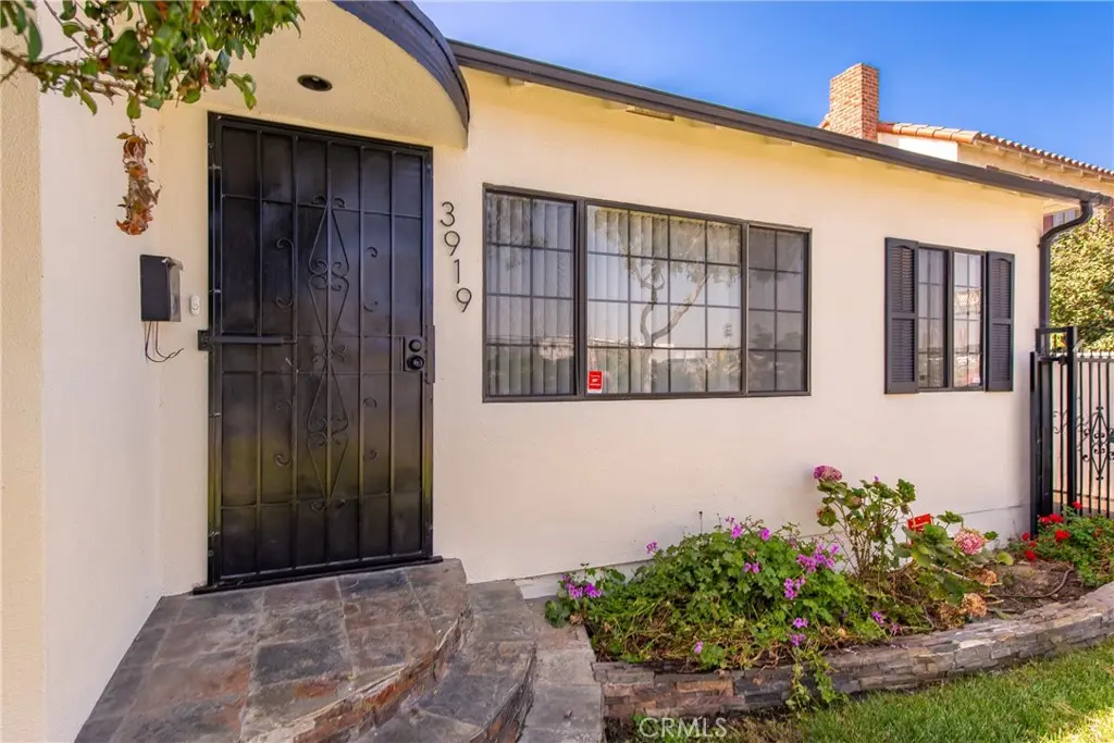 Single Family Residence for sale at 3919 Globe, Culver City, CA featuring 3 beds and 2 baths