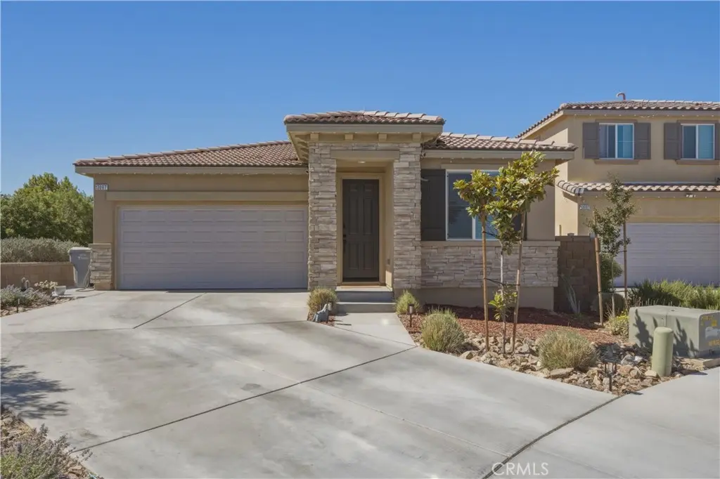 13097 Saratoga, Hesperia, CA — listing photo 1
