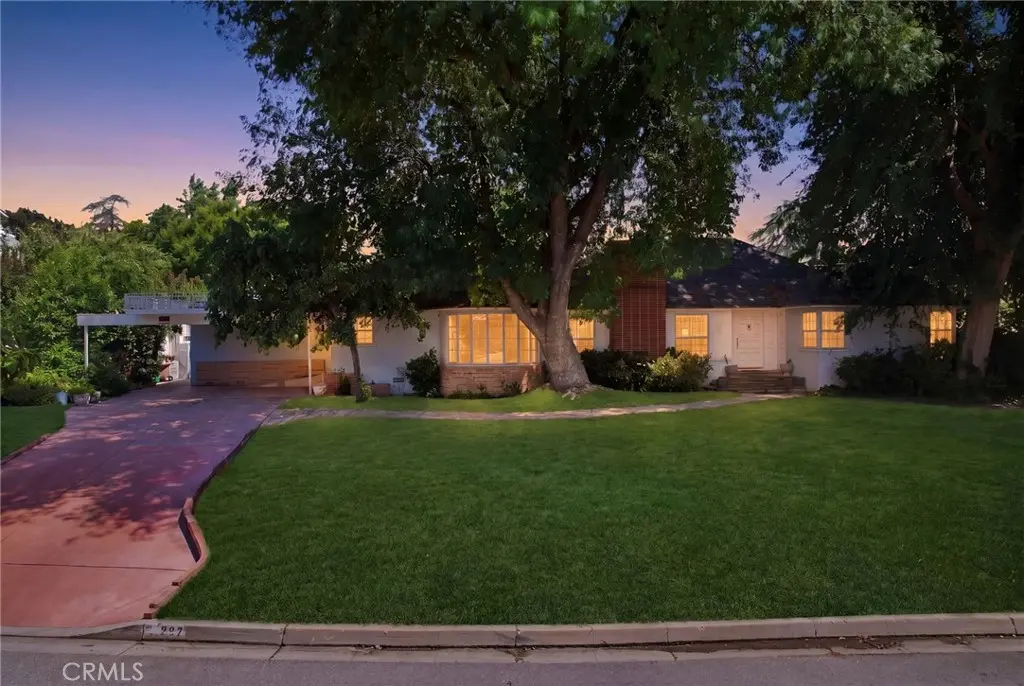 Single Family Residence for sale at 227 El Cerrito, Bakersfield, CA featuring 3 beds and 3 baths