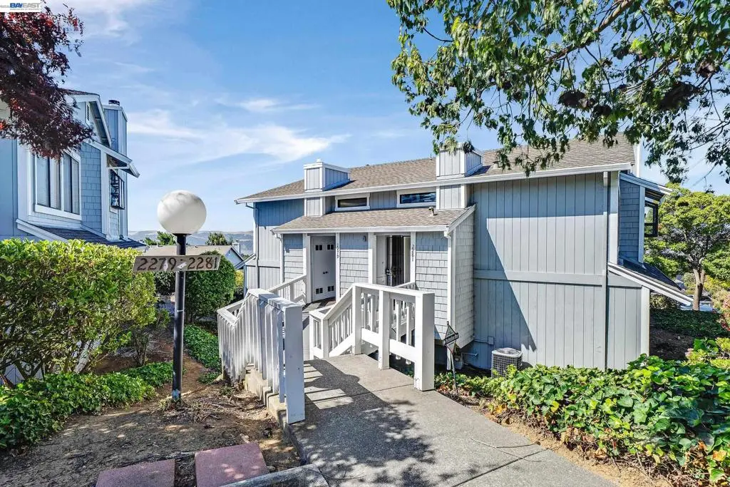Townhouse for sale at 2279 Clearview Cir, Benicia, CA featuring 3 beds and 3 baths