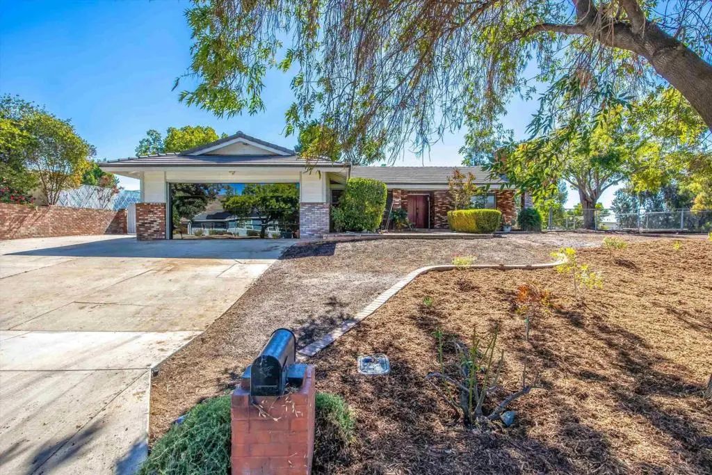 33155 Avenue D, Yucaipa, CA — listing photo 1