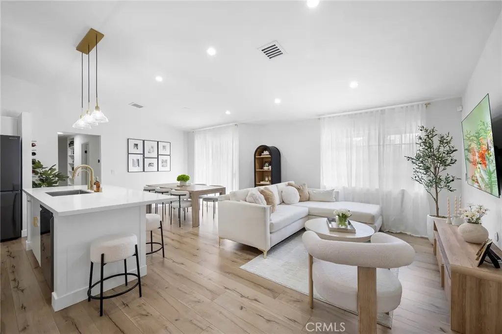 11300 Foothill Boulevard 63, Lakeview Terrace, CA — listing photo 1