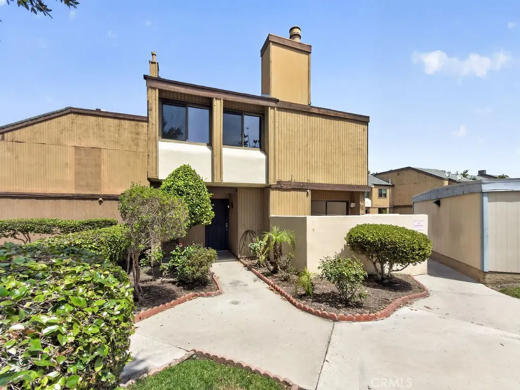 Townhouse for sale at 1381 S Walnut 2304, Anaheim, CA featuring 3 beds and 2 baths
