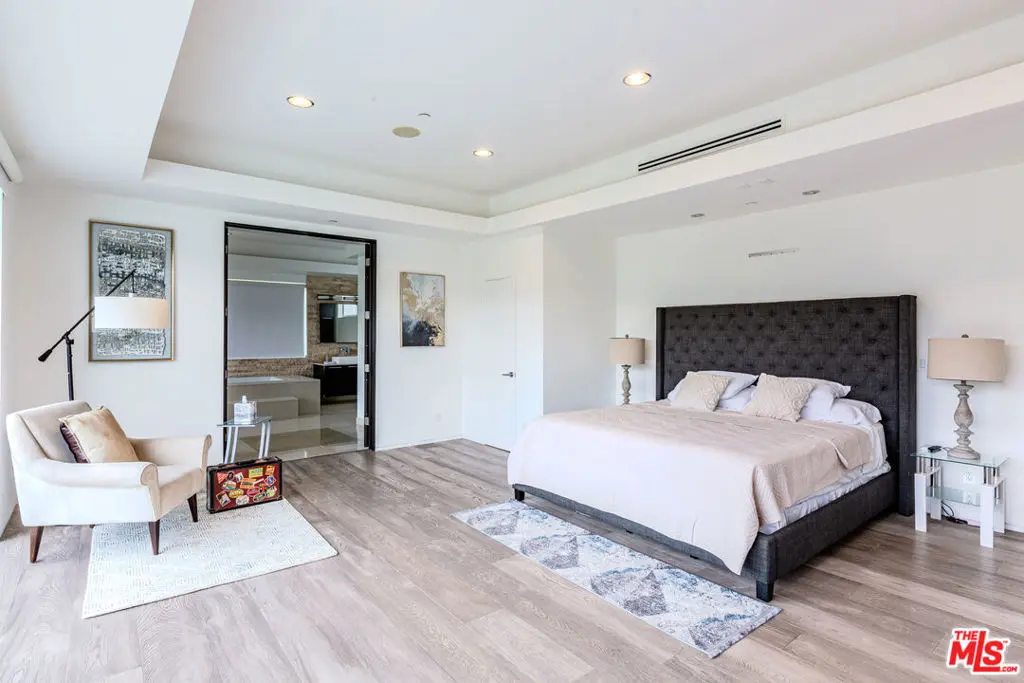 Residential Lease for rent at 12148 Travis Street, Los Angeles, Los Angeles County, CA featuring 6 beds and 6 baths
