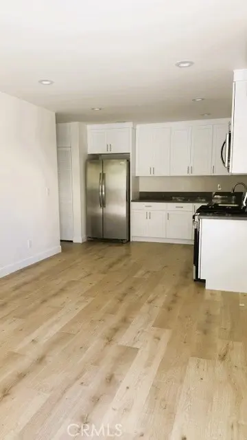 6851 1/2 N De Celis Place, Van Nuys, CA — listing photo 1