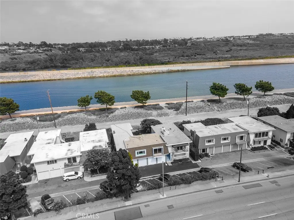Condominium for sale at 21662 Brookhurst C, Huntington Beach, CA featuring 2 beds and 2 baths