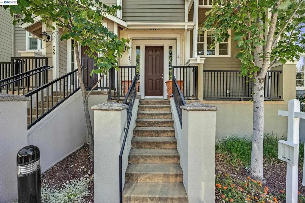 Condominium for sale at 259 Birch Creek Dr, Pleasanton, CA featuring 3 beds and 3 baths
