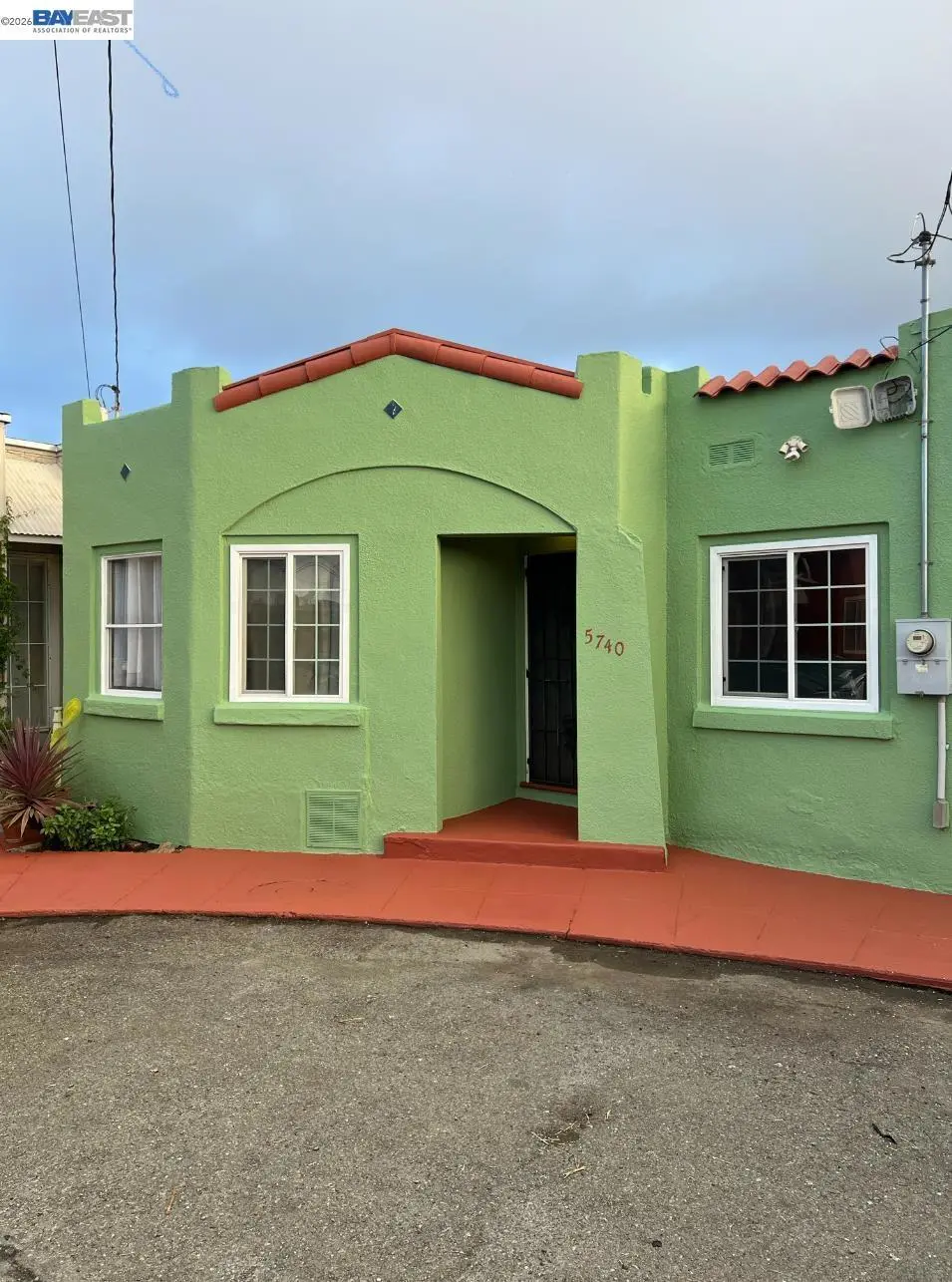 Single Family Residence for rent at 5740 Kingsley Cir, Oakland, CA featuring 2 beds and 1 bath