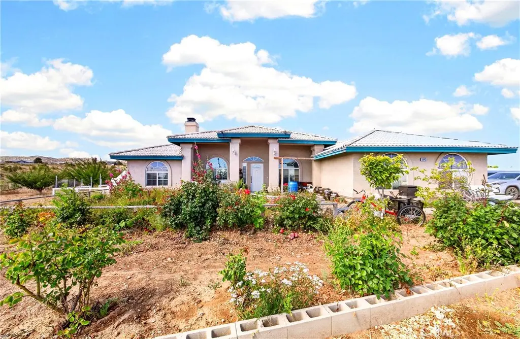 5445 Snow Line, Phelan, CA — listing photo 1