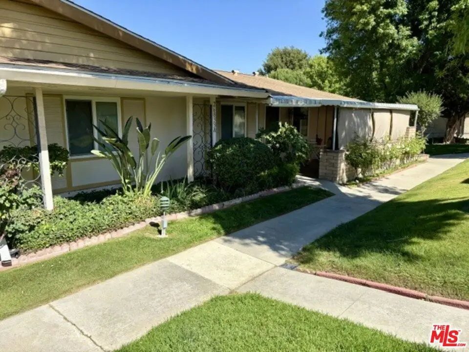 26833 Avenue Of The Oaks A, Newhall, CA — listing photo 1