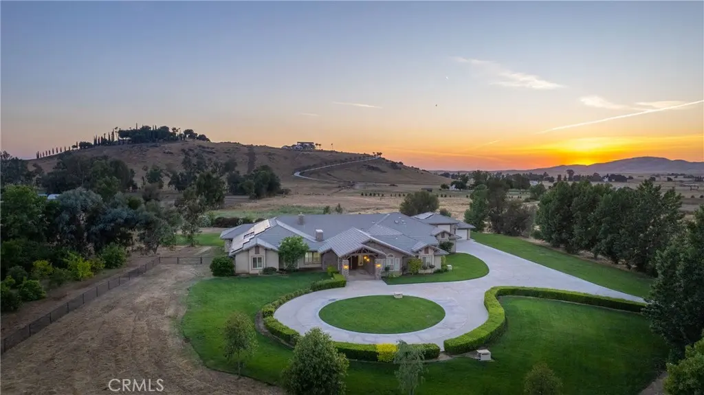 Single Family Residence for sale at 14209 Academy Oaks Ln, Clovis, CA featuring 5 beds and 6 baths