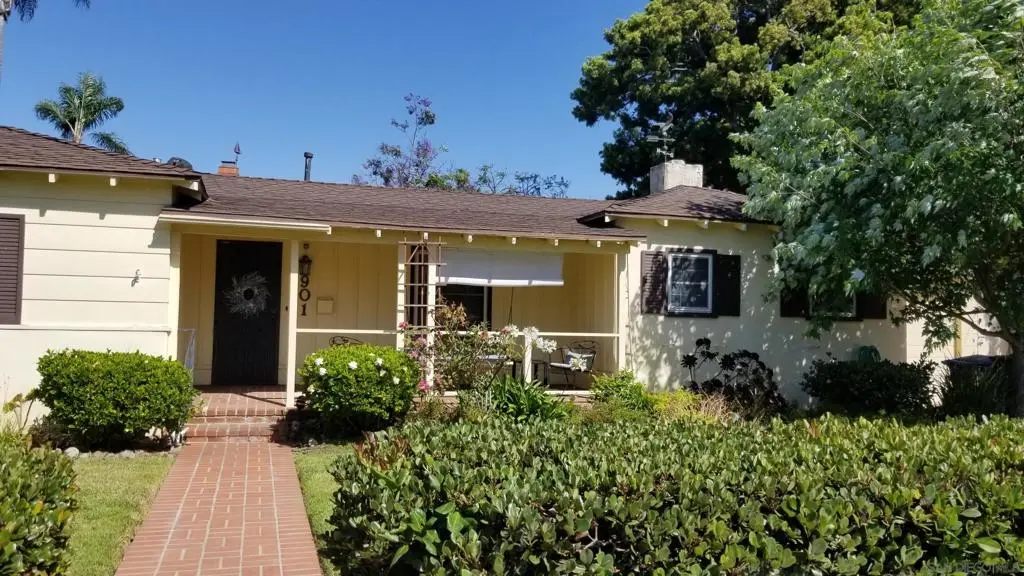 Single Family Residence for rent at 901 A Ave, Coronado, CA featuring 3 beds and 2 baths