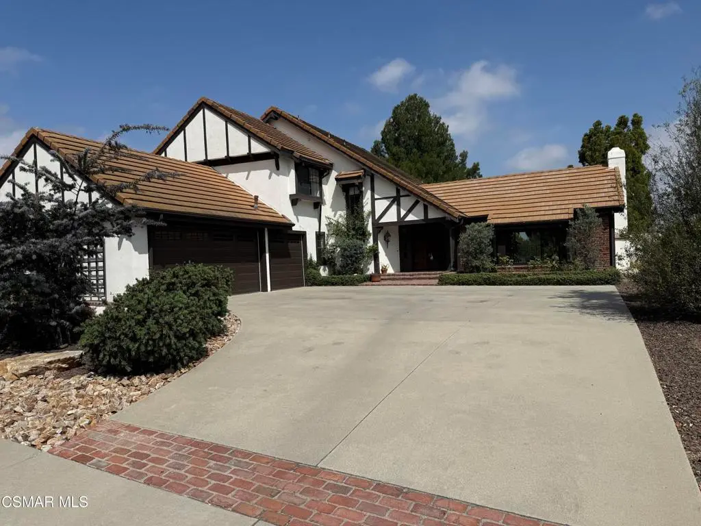 Residential Lease for rent at 261 Scarborough Street, Thousand Oaks, Los Angeles County, CA featuring 4 beds and 3 baths