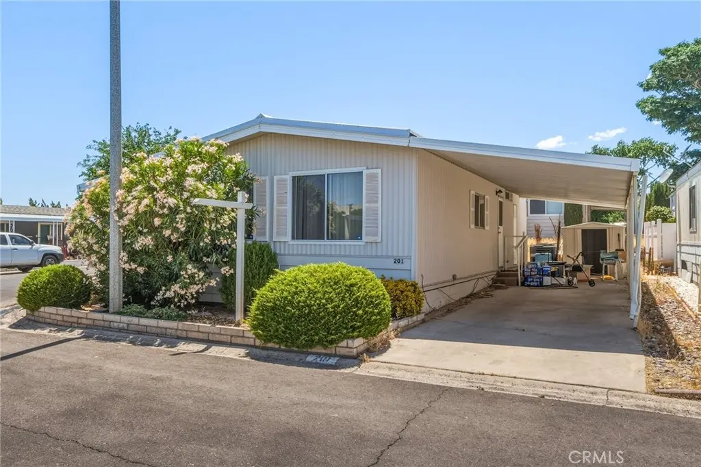 20683 Waalew Road B201, Apple Valley, CA — listing photo 1