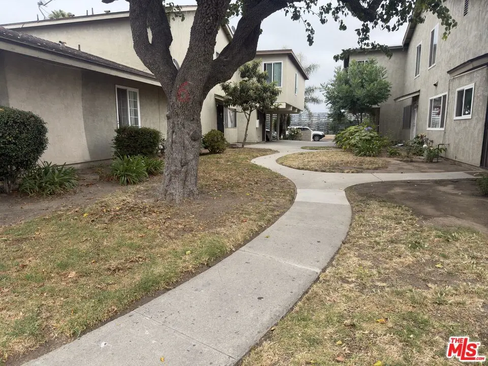 Condominium for sale at 2330 El Dorado Avenue D, Oxnard, CA featuring 2 beds and 1 bath
