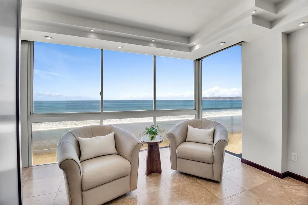 Residential Lease for rent at 1760 Avenida del mundo 406, Coronado, San Diego County, CA featuring 2 beds and 2 baths