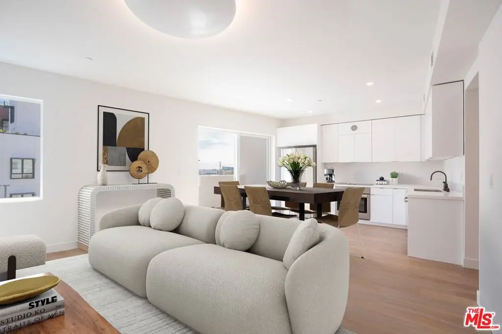 1130 N Orange Drive 403, Los Angeles, CA — listing photo 1