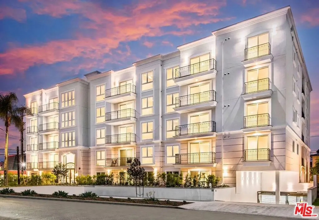 Residential Lease for rent at 1237 S Holt Avenue 206, Los Angeles, Los Angeles County, CA featuring 3 beds and 3 baths