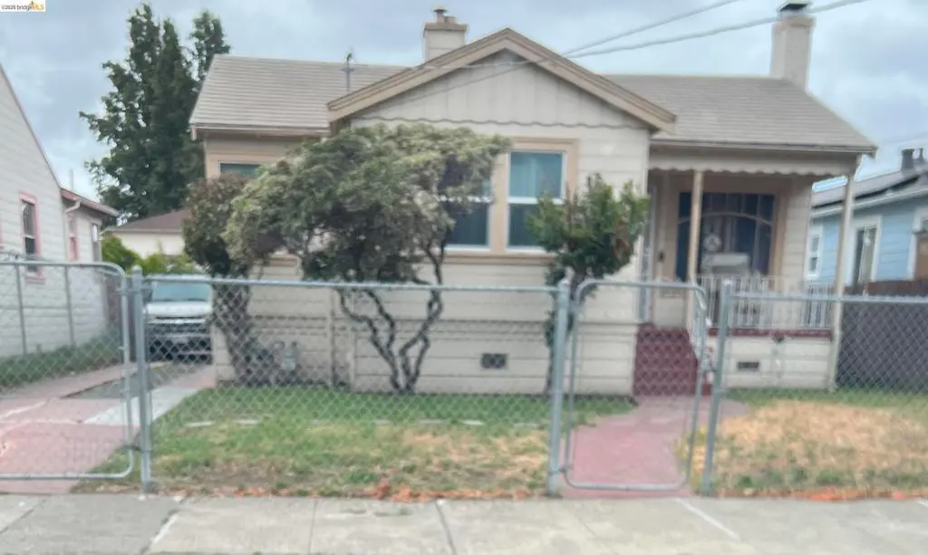 Single Family Residence for sale at 8507 Birch St, Oakland, CA featuring 2 beds and 1 bath