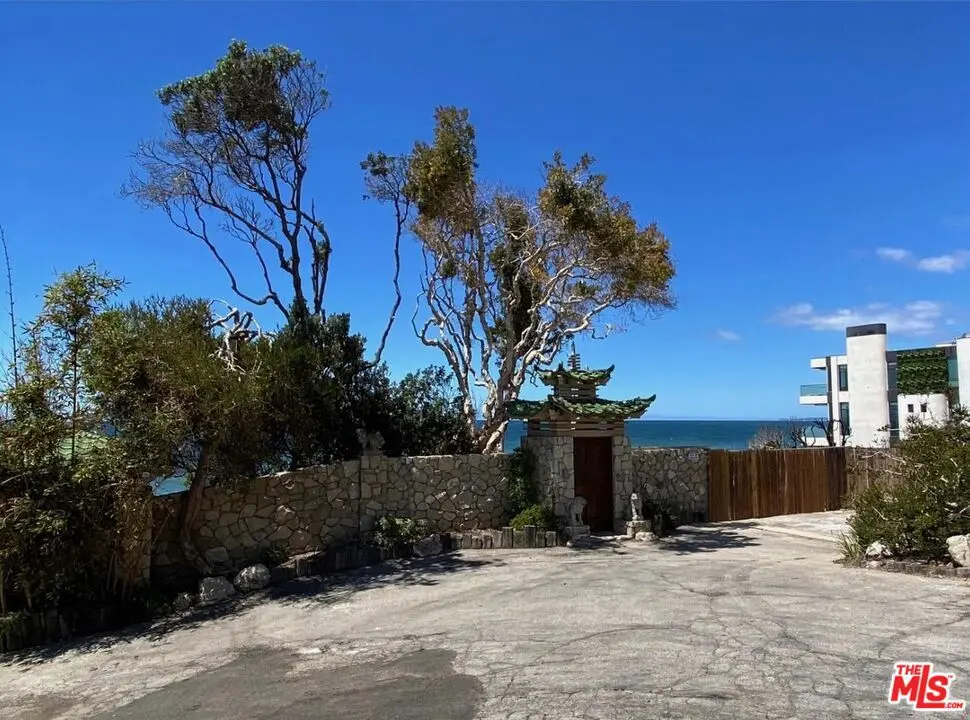 18842 Pacific Coast Highway, Malibu, CA — listing photo 1