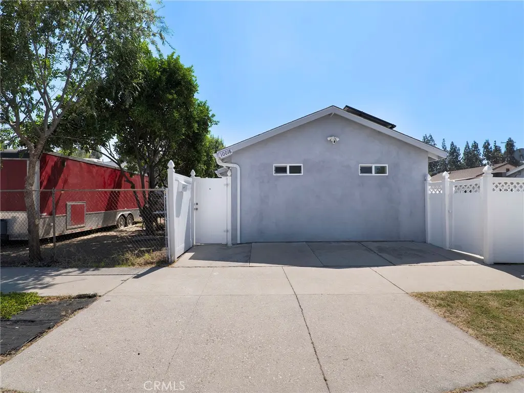 10018 N Aqueduct Ave, North Hills, CA — listing photo 1